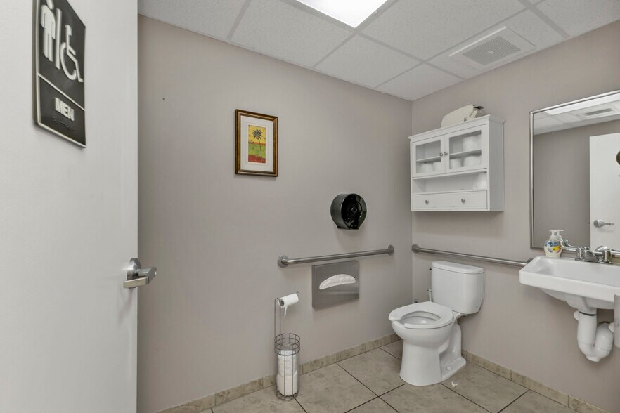 More Photos Of 128 W Charlotte Ave, Punta Gorda Office Residential For Sale