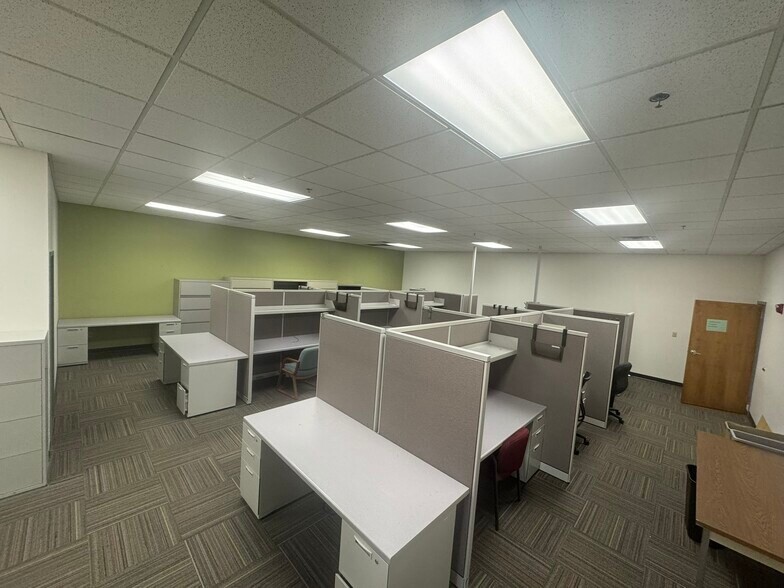 More Photos Of 796 N Sunnyside Rd, Decatur Office For Lease
