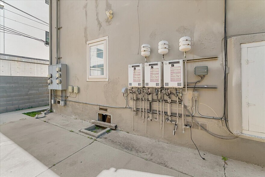 More Photos Of 8893 Reading Ave, Los Angeles Apartments For Sale