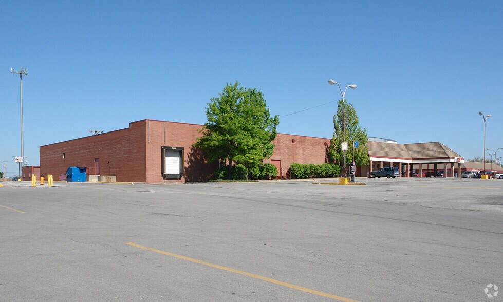 More Photos Of 8700-8756 Blue Ridge Blvd, Kansas City Unknown For Lease