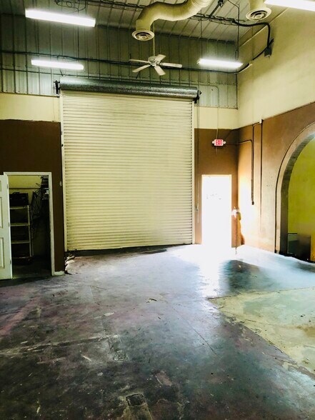 More Photos Of 2905 W Kennedy Blvd, Tampa Freestanding For Sale