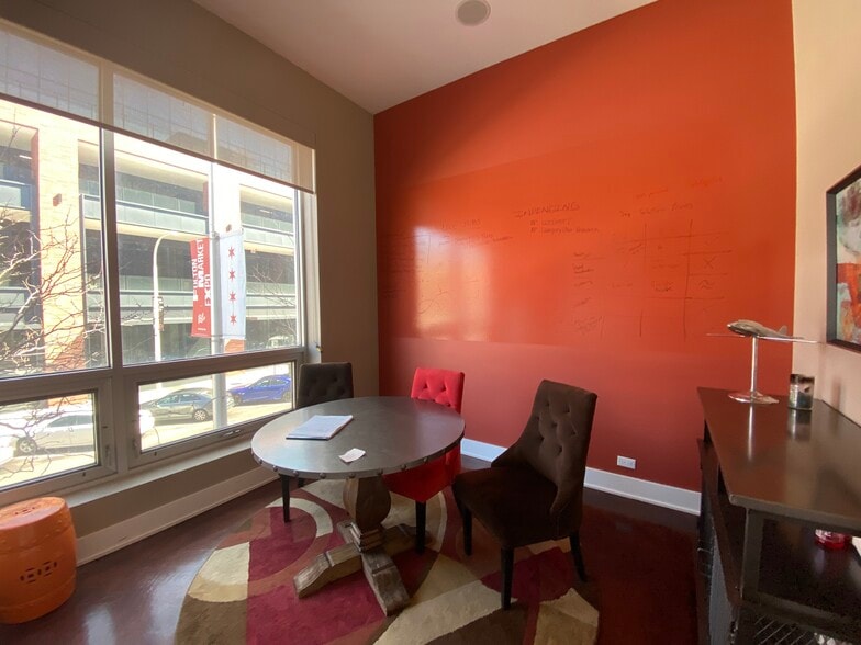 More Photos Of 819 W Fulton St, Chicago General Retail For Sale