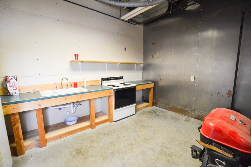 More Photos Of 113 Gulf Stream dr, Lewistown Service For Sale