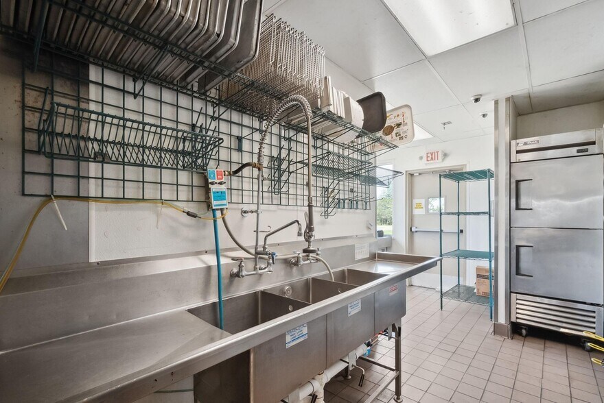 More Photos Of 3011 W Washington St, Stephenville Fast Food For Sale