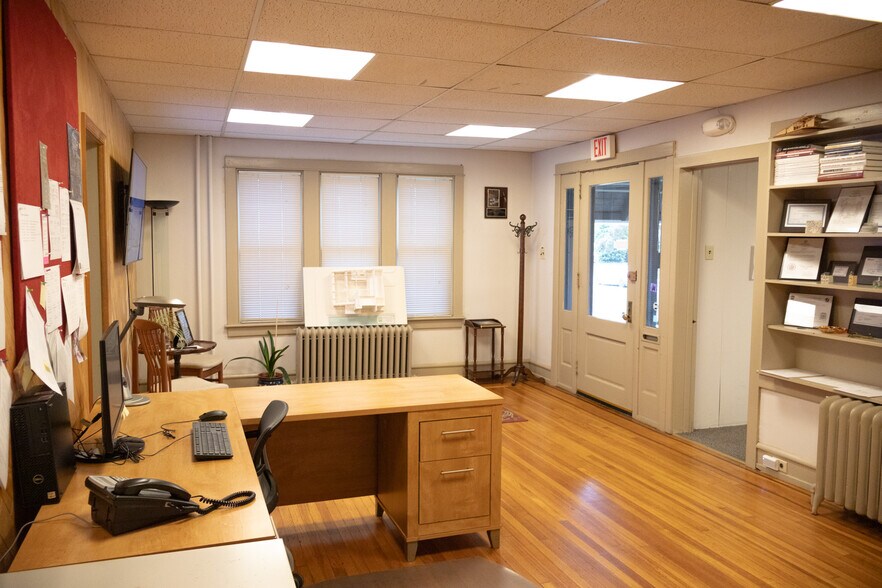 More Photos Of 523 S White Horse Pike, Audubon Office For Sale