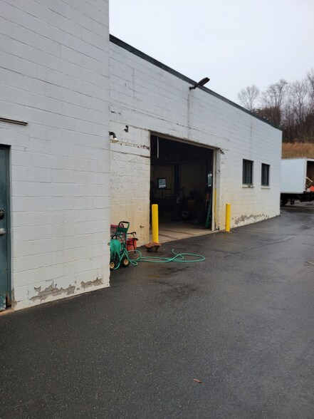 More Photos Of 31 Tosun Rd, Wolcott Warehouse For Lease