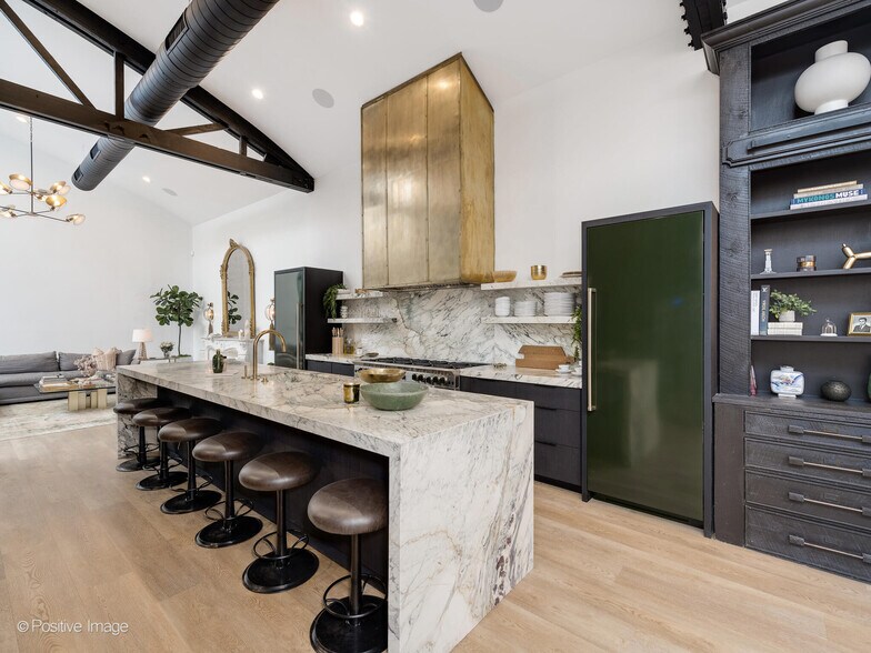 More Photos Of 2733 N Pulaski Rd, Chicago Showroom For Sale
