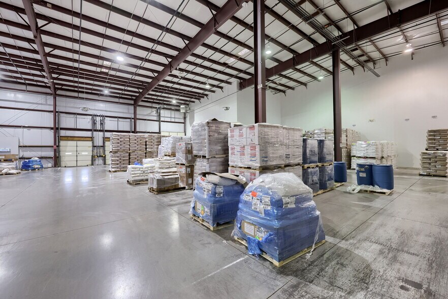 More Photos Of 301 Commerce Dr, New Holland Warehouse For Sale