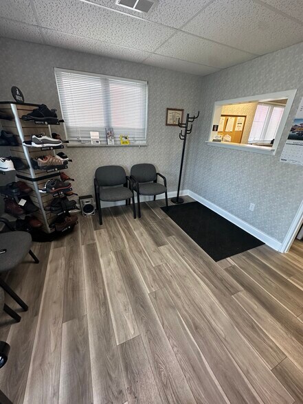 More Photos Of 978 Perry Hwy, Pittsburgh Medical For Sale