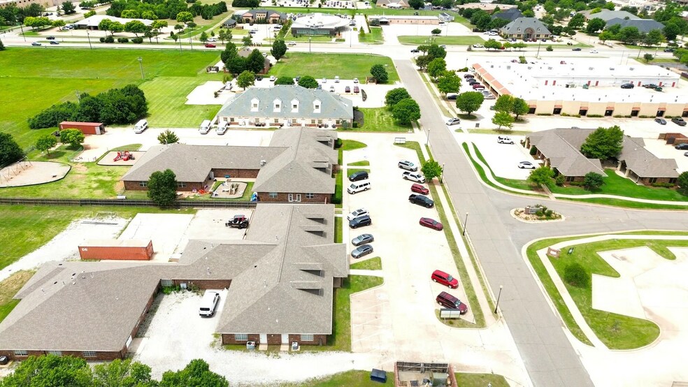 More Photos Of 700 W 18th St, Edmond Office For Lease