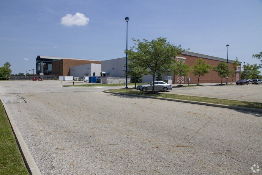 More Photos Of 3670-3780 Easton Market, Columbus General Retail For Lease