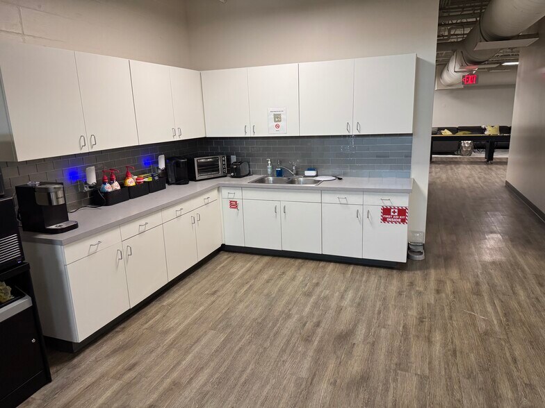 More Photos Of 7490 N 36th St, Pinellas Park Loft Creative Space For Lease