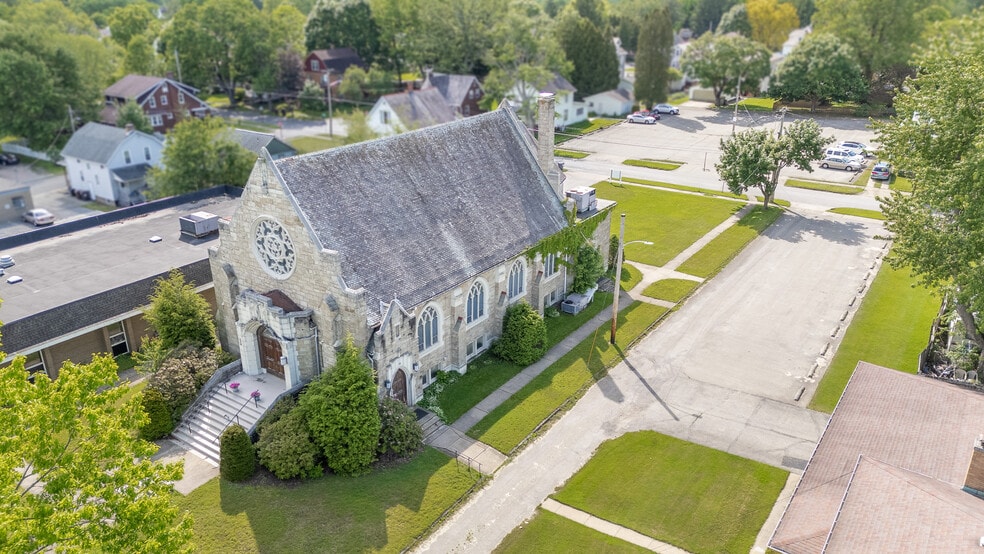 More Photos Of 309 N Broad St, Grove City Religious Facility For Sale
