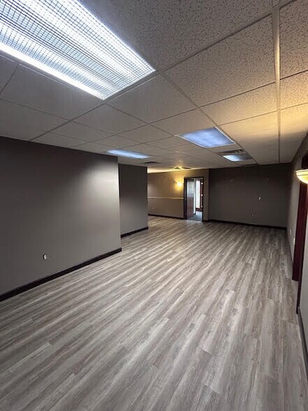 More Photos Of 411 W Lake Lansing Rd, East Lansing Unknown For Lease