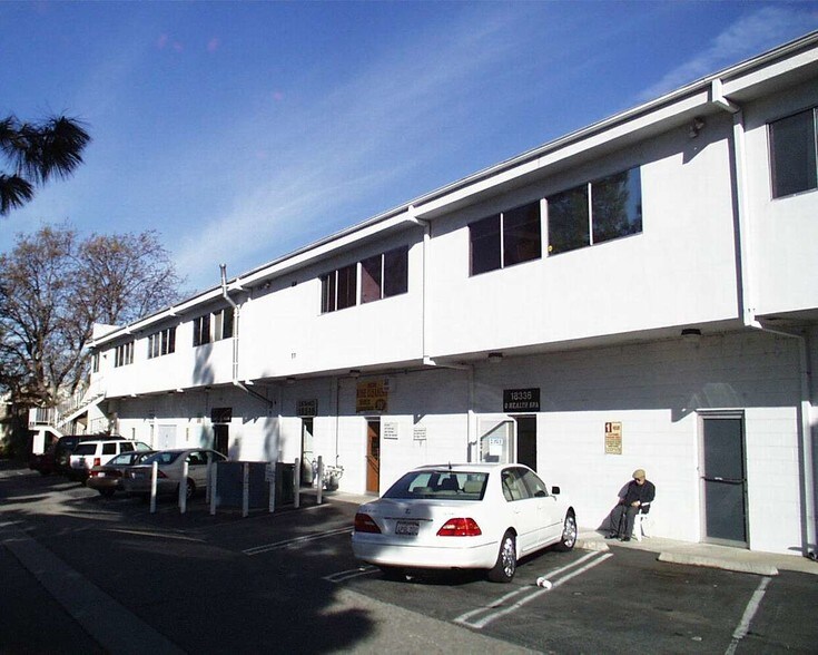 More Photos Of 18330-18350 Ventura Blvd, Tarzana Office For Lease