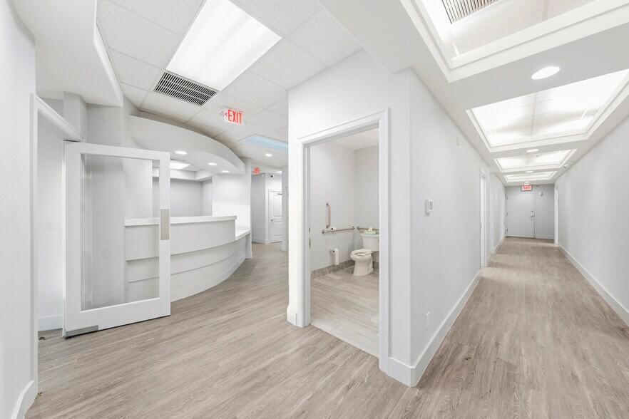 More Photos Of 1205-1350 Plaza Blvd, Central Point Freestanding For Lease