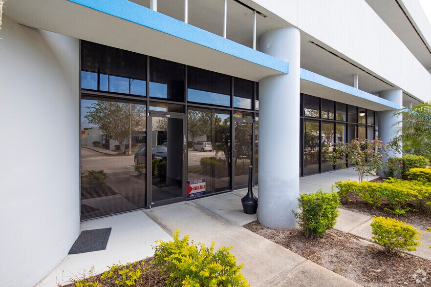 More Photos Of 8402 Laurel Fair Cir, Tampa Unknown For Lease