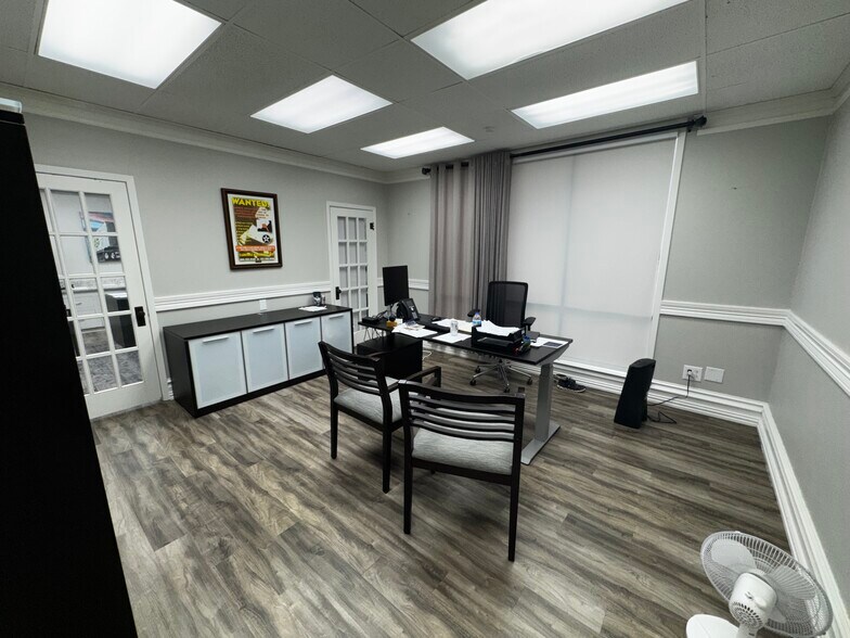 More Photos Of 406 W Brin St, Terrell Medical For Lease