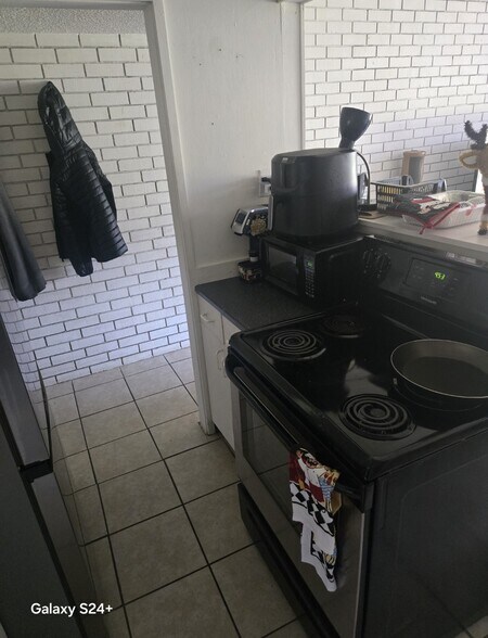 More Photos Of 404 W L Doc Dodson, Naples Apartments For Sale