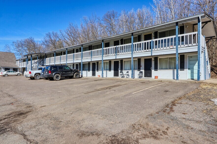 More Photos Of 726 S Highway 35, Saint Croix Falls Hotel For Sale