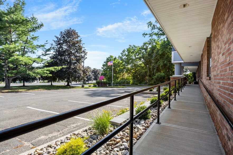 More Photos Of 2 Chelsea Pl, Clifton Park Medical For Sale