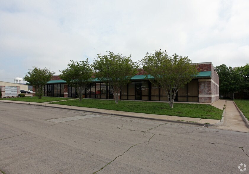 More Photos Of 201 Amanda Ln, Waxahachie Medical For Lease