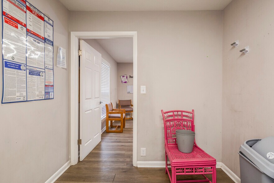 More Photos Of 6019 Preston Hwy, Louisville Office For Sale