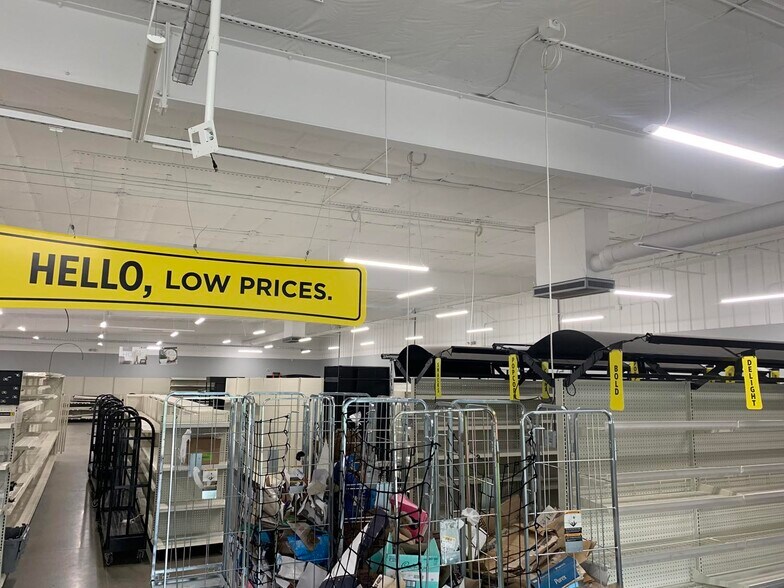 More Photos Of 308 Lignite Ave, Hensler Freestanding For Lease