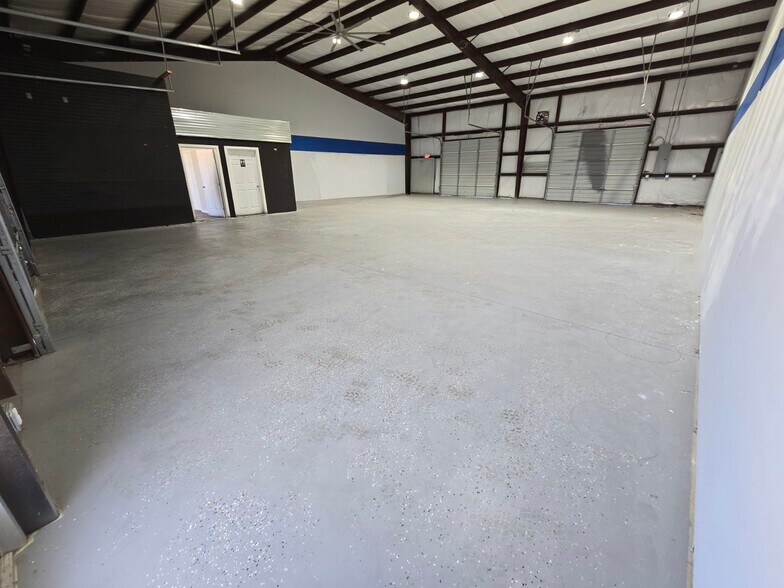 More Photos Of 600 S Cherry Ln, White Settlement Light Distribution For Lease