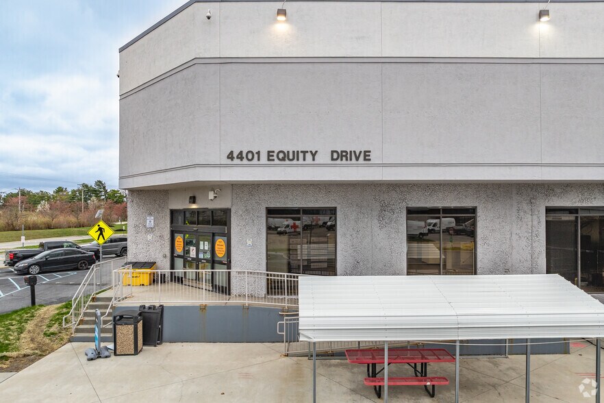 More Photos Of 4401-4419 Equity Dr, Columbus Warehouse For Lease
