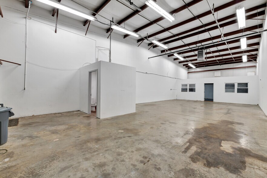 More Photos Of 73 Albe Dr, Newark Warehouse For Lease