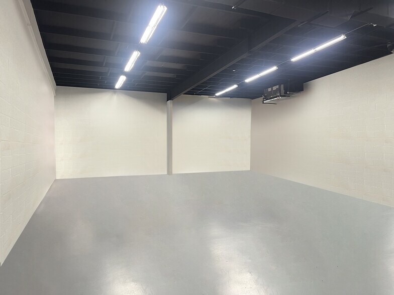 More Photos Of 1725 Park Ln S, Jupiter Warehouse For Lease