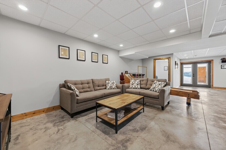 More Photos Of 639 Wagon Wheel Rd, Elk Creek Lodge Meeting Hall For Sale