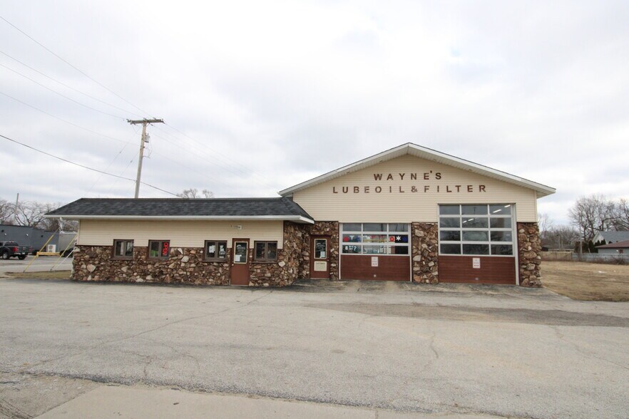 More Photos Of 1308 S Heaton St, Knox Auto Repair For Sale