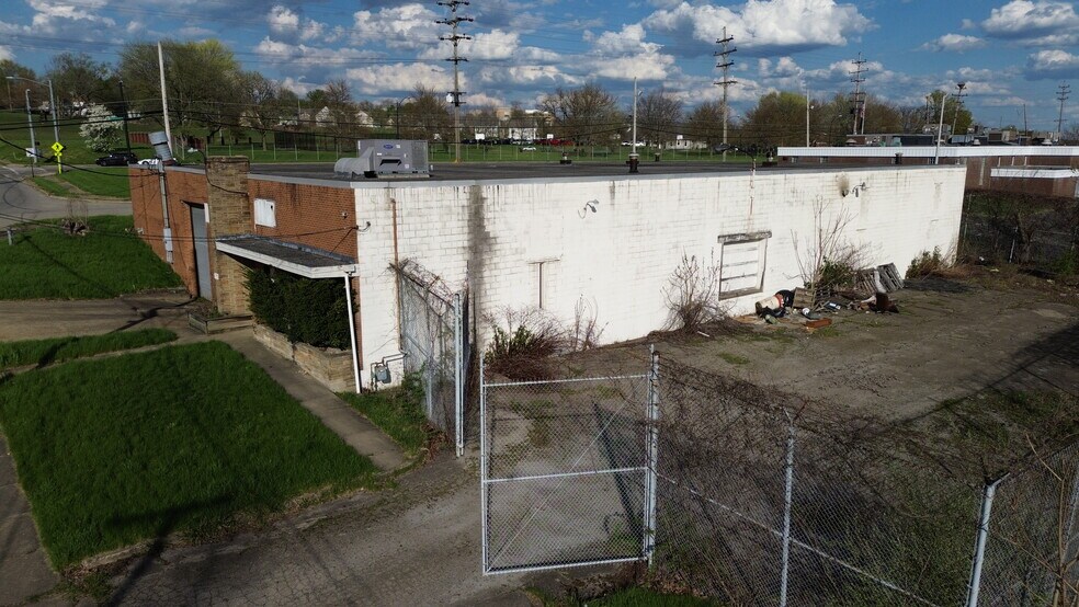 More Photos Of 15 S Worthington St, Youngstown Warehouse For Sale