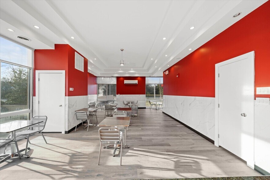 More Photos Of 2401 Pennsylvania Ave, Wilmington Apartments For Sale