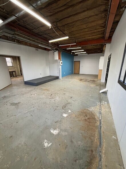 More Photos Of 202 S 6th St, Emmaus Light Manufacturing For Sale