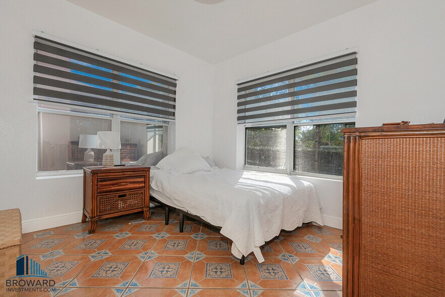 More Photos Of 330 SW 20th St, Fort Lauderdale Multifamily For Sale