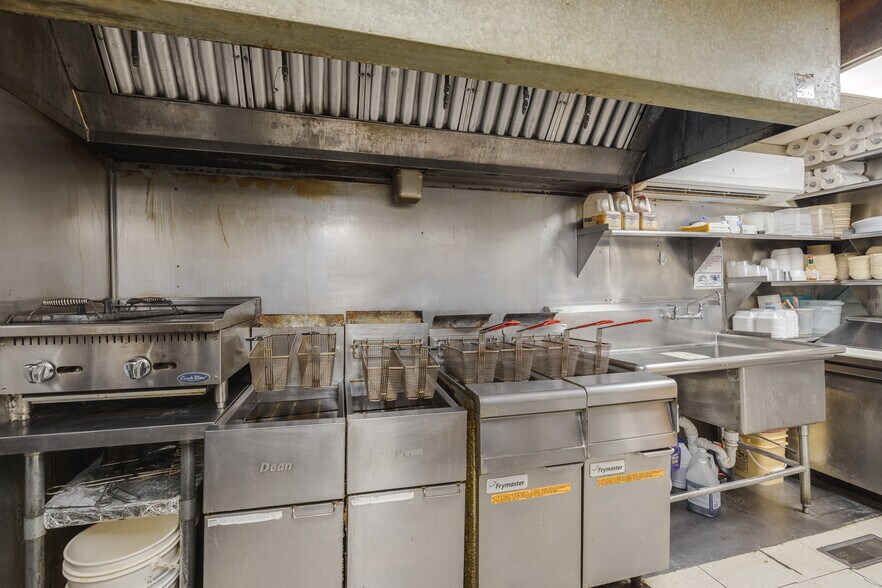 More Photos Of 123 S Broadway St, Checotah Restaurant For Sale