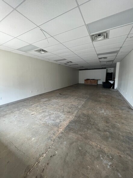 More Photos Of 1014 S Broadway St, Carrollton Unknown For Lease