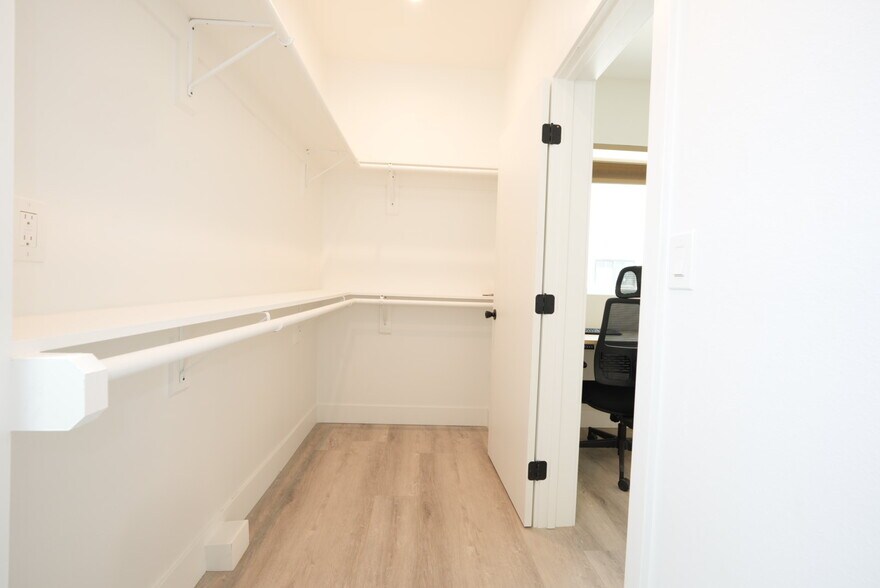 More Photos Of 3017 Kenwood Ave, Los Angeles Multifamily For Sale