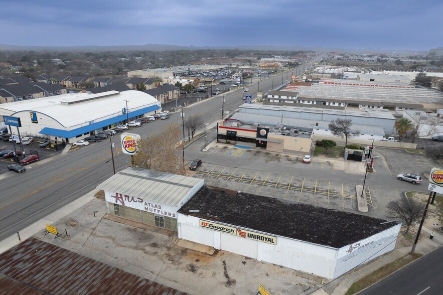 More Photos Of 3350 Fredericksburg Rd, San Antonio Auto Repair For Lease