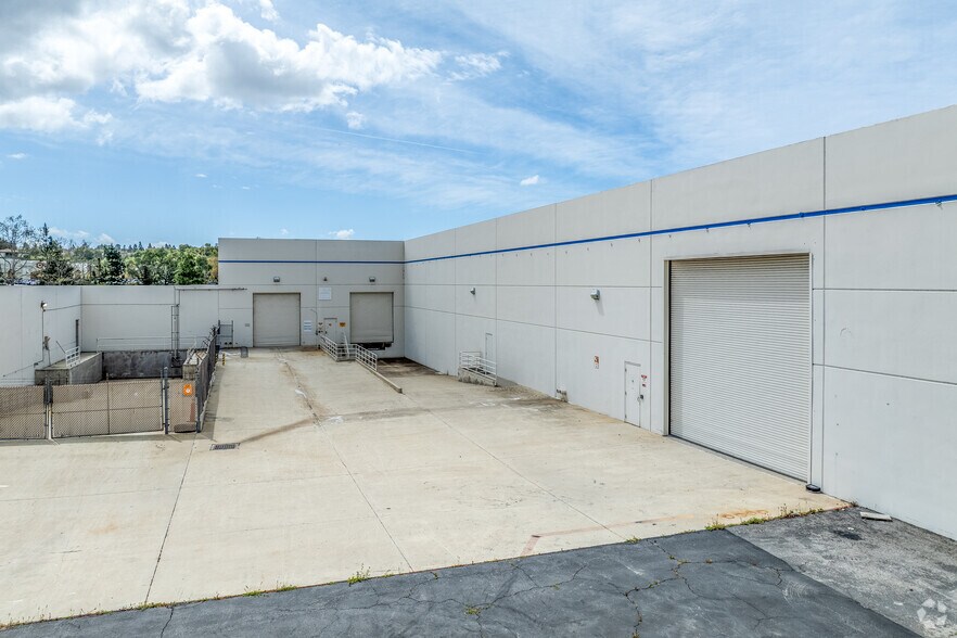 More Photos Of 200 Science Dr, Moorpark Light Manufacturing For Sale