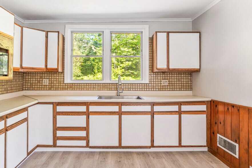 More Photos Of 251 N High St, Bridgton Restaurant For Sale