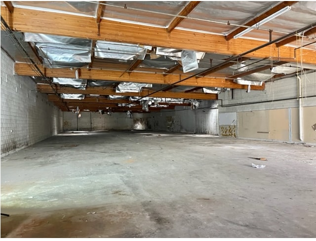 More Photos Of 11019 Penrose St, Sun Valley Manufacturing For Sale