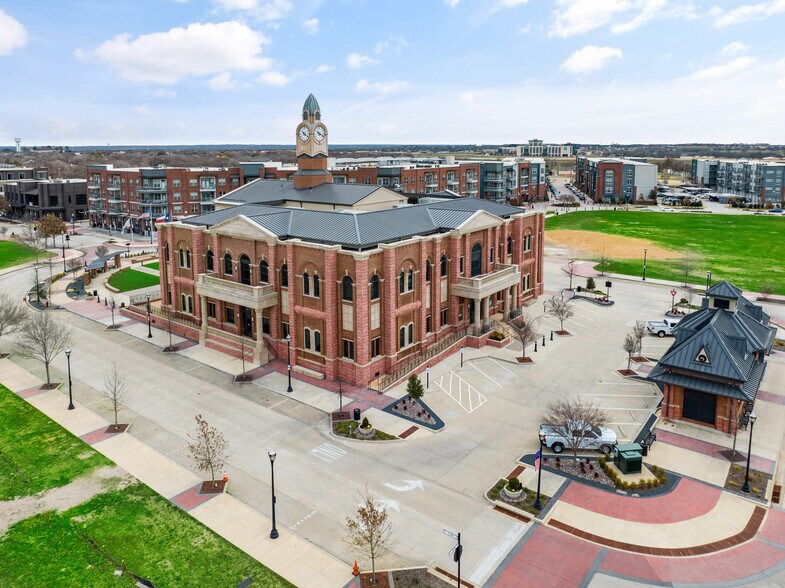 More Photos Of 115 N Oak St, Roanoke Restaurant For Sale