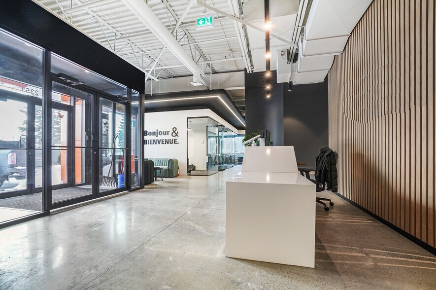 More Photos Of 2351 Boul Fernand-Lafontaine, Longueuil Manufacturing For Sale