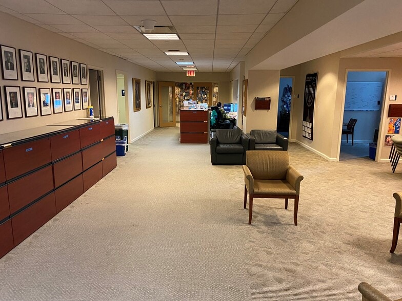 More Photos Of 633 Third Ave, New York Office For Sale