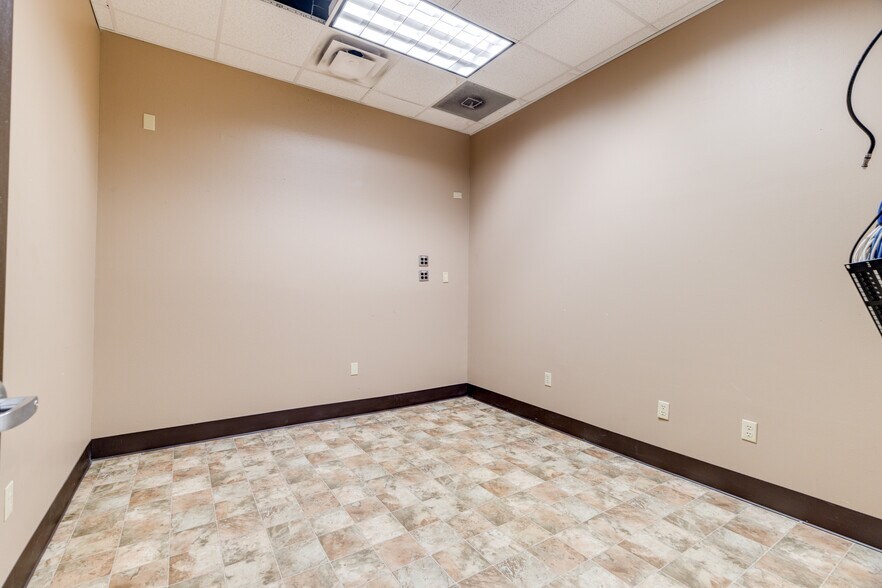 More Photos Of 2500 N 7th St, West Monroe Office For Lease