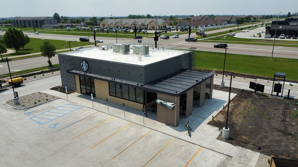 Primary Photo Of 4675 Washington St, Grand Forks Restaurant For Sale